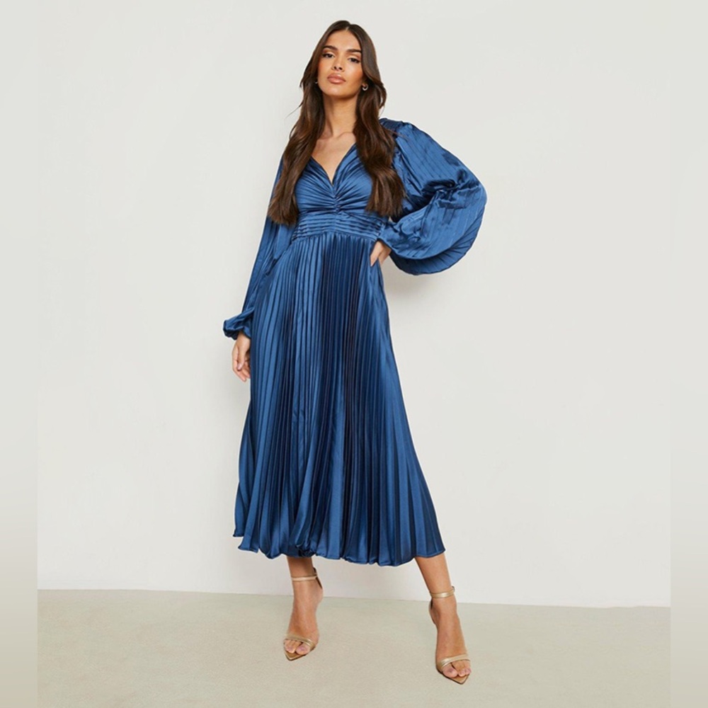 Boohoo satin dress - sexy and gorgeous!